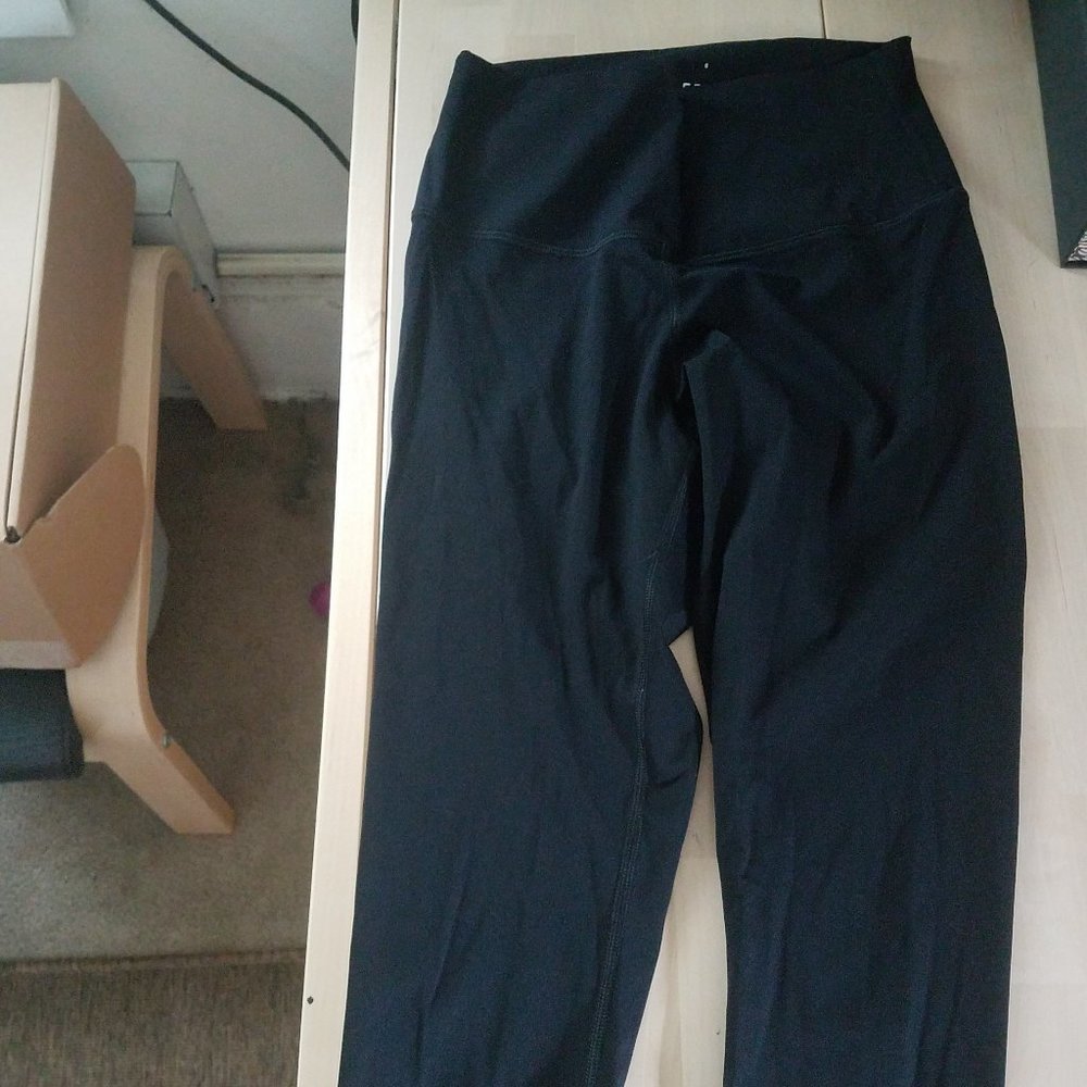 Everlane Perform Size S Black Cropped Leggings